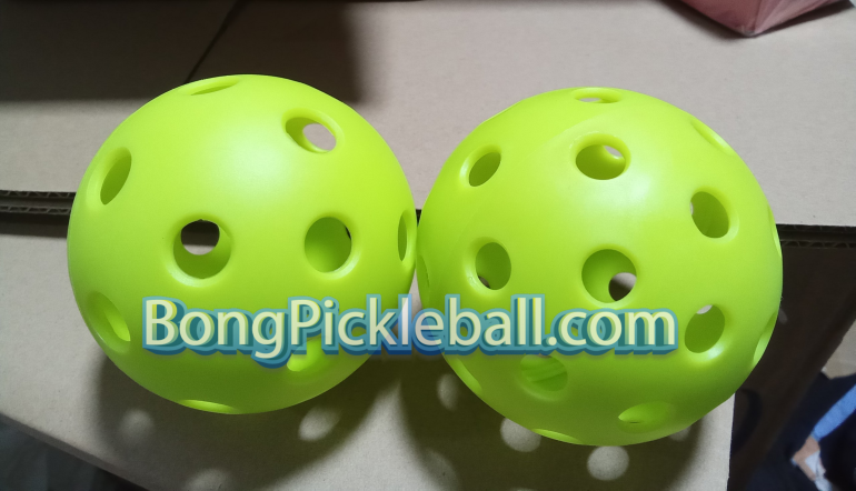 bóng tập Pickleball giá rẻ 9K xanh lá 26 và 40 lỗ